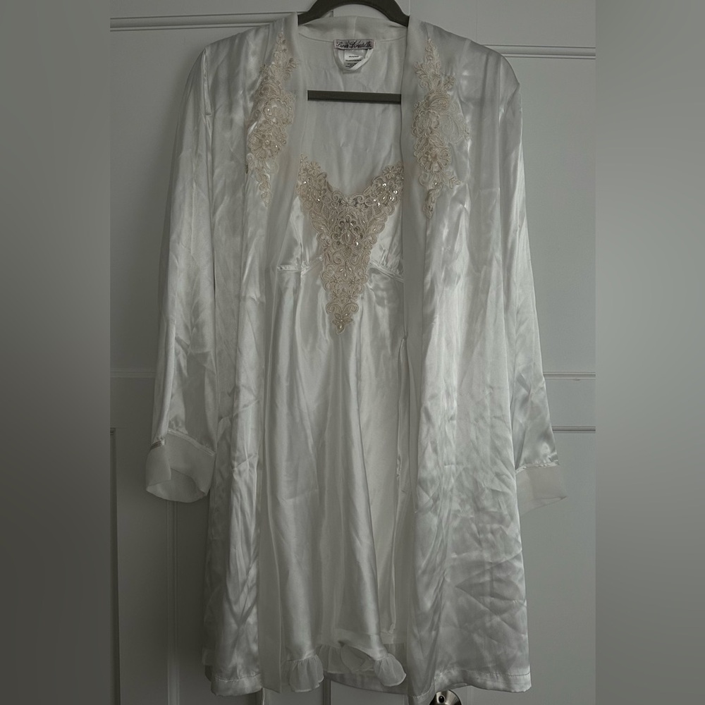 Linea Donatella bridal embroidered nightgown and robe set